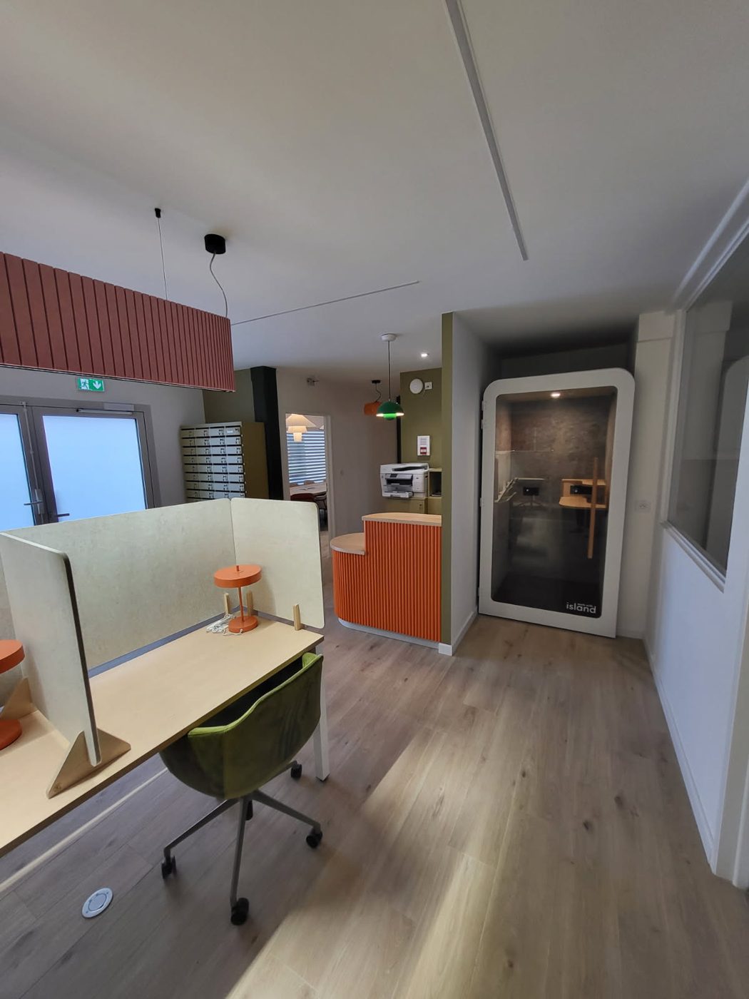 Accueil, open space et cabine d’appel